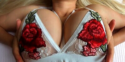 TEEN BLONDE WITH PERFECT TITS MAKE A TITTYFUCKS