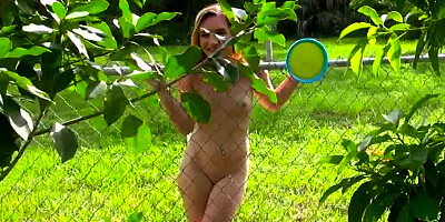 Guy has outdoor intercourse with pretty teen near fence