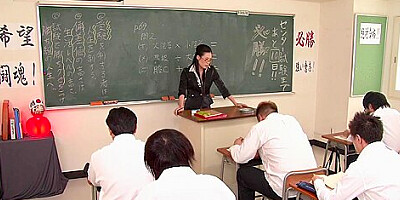 Yui Komine blows her students dick