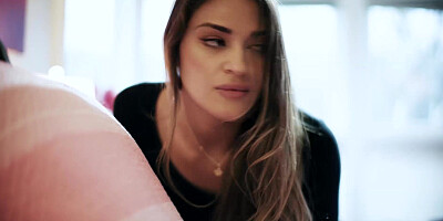 Maya Woulfe gives what Gizelle Blanco wants