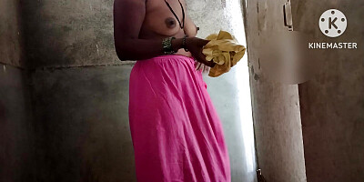 Desi Wife ki chudai batroom me doggy style
