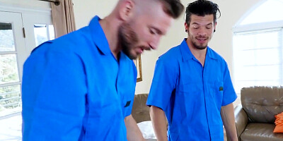 Movers discover Arab teen is a freak