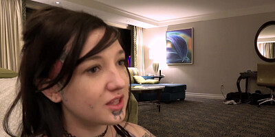 Tattooed Kelsi Lynn rides a hard cock