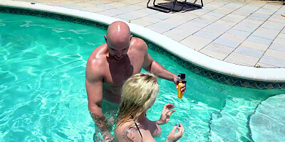 Thick MILF with juicy melons fucked in the pool