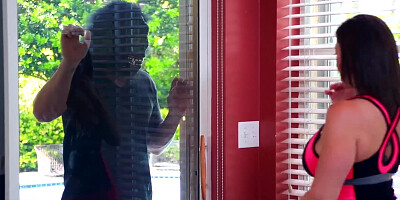 Milf Sara Jay gets her cunt beat up and her face creamed by a robber