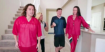 Cindy Crawford And Sofie Marie In Lesson On Edging