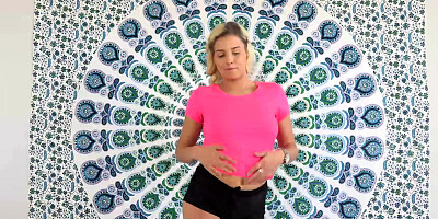 Sporty milf Sophia Lux rubs the clit more and more until orgasm