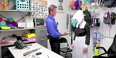 teen 18+ Shoplifter Fingered By Mall Officer