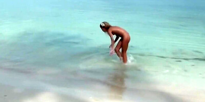 Victoria Tiffani gets naked on the beach and sucks a hard cock
