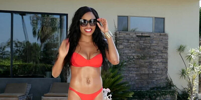 Girl strips down to wet body and figuratively do it with pussy