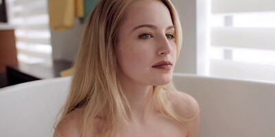 Black Julie Kay fucks white Scarlett Sage in the bathtub