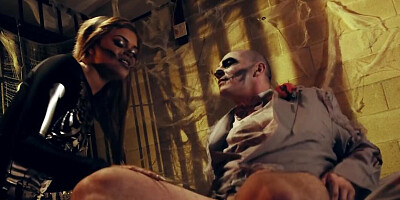 Halloween is a nice excuse for a beauty to have passionate sex