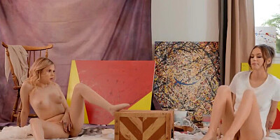 Beauty tempts her blonde muse into unforgettable lesbian sex