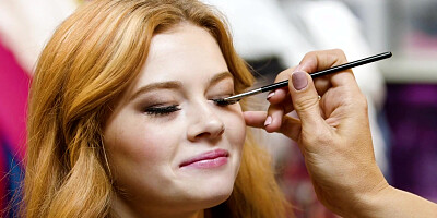 Redhead newbie does her first porn shooting