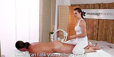 Mona Lee In Oil Massage