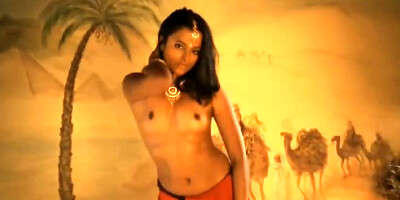Indian cougar is having a bathtub in front of the camera and loving it a pile