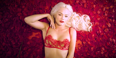 Blondie takes off her fancy red lingerie