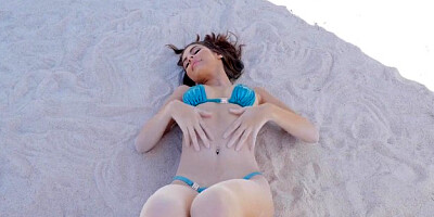 EXOTIC4K Latina Nina North shows off her beach body