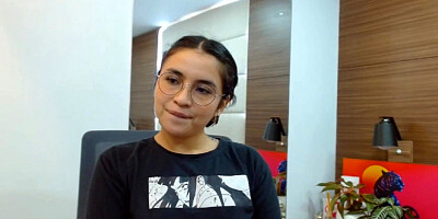 Babe Loves To Fuck A Big Dildo