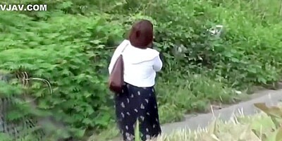 Asian skank caught peeing