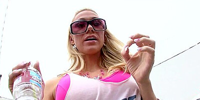 Samantha Sin&amp,#039,s bosom items bump against her hands