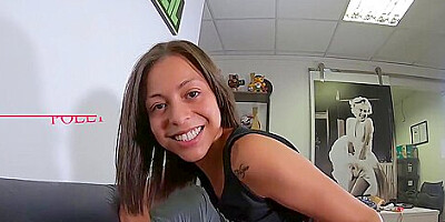 Polly Petrova In Sentando O Ferro No Rabo Da