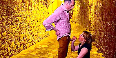 Caliente Me Hace Una Mamada En Calle 9 Min