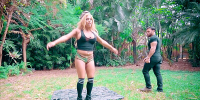 Hot babe got fucked in the nature
