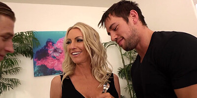 Mrs. Starr gets pummeled by her sonnie's homies