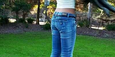 Nature's Wad - SUPER-HOT CHINESE PUBLIC URINATE IN PARK