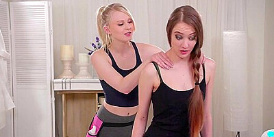 Massaging Les Girl Gets Seduced by Her Client