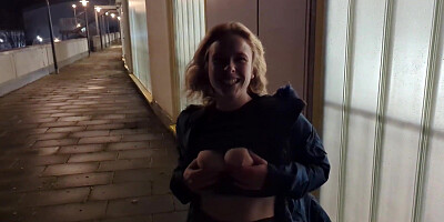 Public quickie in the hockey stadium! Aficionado nail during the game after the second break!