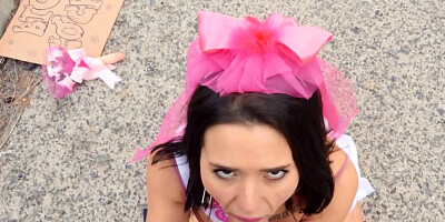 Teen gives pussy to best man to hook up in the fresh air