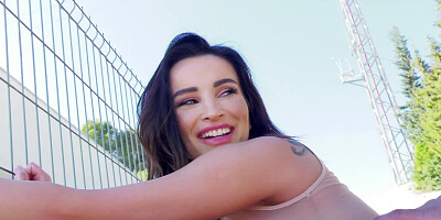 Alyssia Kent publically deepthroats the cock of Jesus Reyes
