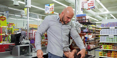 Asian babe Kimmy Kimm is supermarket cashier with very dirty thoughts