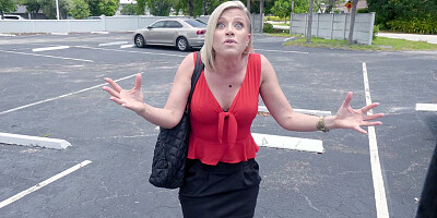 Blonde mom Kaylynn Keys is getting picked up on the street