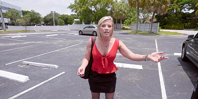 Blonde mom Kaylynn Keys is getting picked up on the street