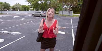 Blonde mom Kaylynn Keys is getting picked up on the street