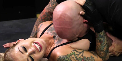 UFC fighter Ronda ArouseMe fucking her trainer in the ring
