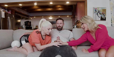 Beefed guy is fucking two splendid blondes on the couch