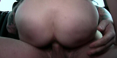 Blonde-haired slut with natural tits pleasures tattooed dude in the car