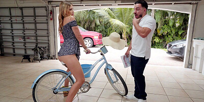 Leah Lee gives nice blowjob to Peter Green