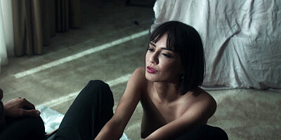 Short-haired brunette in stockings gets boned in bed