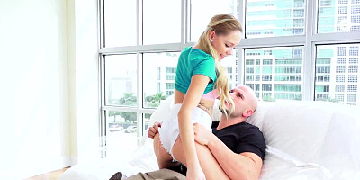 Hollie Mack gets a big fat cock to suck & fuck