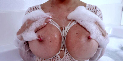 MILF Jasmine Jae demonstrates her nice big tits