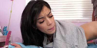 Savannah Sixx gets eaten out and screwed by her daddy