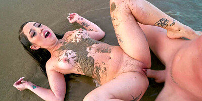 Roma Amor gets banged by Potro De Bilbao on the beach
