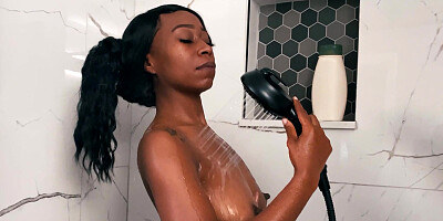 Black minx Mocha Menage masturbates in the shower