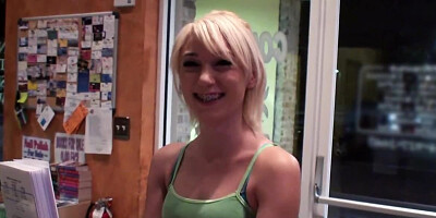 Blonde teen suck a nice dick in the tanning saloon