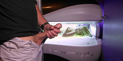 Sean noticed Rikki Rumor fingering her pussy in the tanning bed
